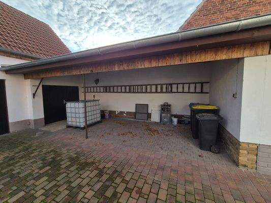 Nebengelass mit Schuppen