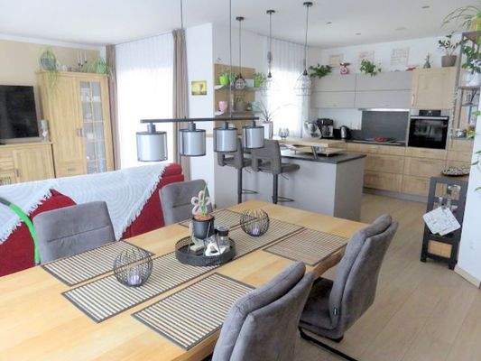 Essbereich mit blick zur Küche