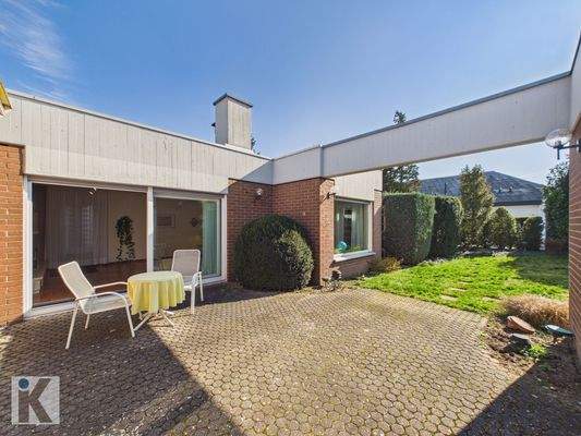 Uneinsehbare Terrasse mit Zugang zum Schwimmbad