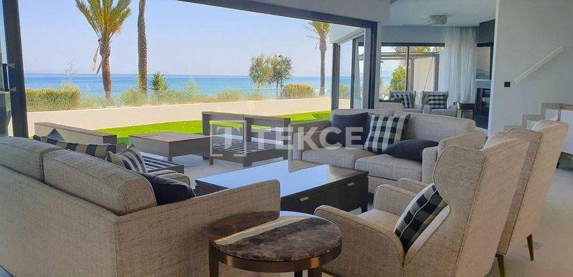 Elegant 3-Bedroom Townhouse with Communal Pool in Estepona