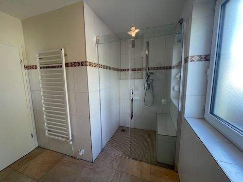 BZ mit begehbarer Dusche