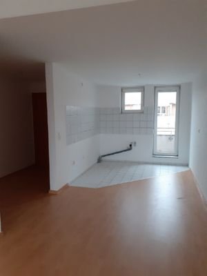 Küche mit Ausgang zum Balkon