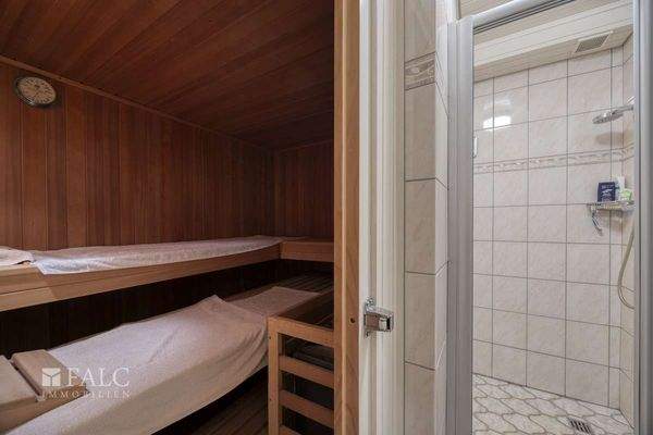 Saune und Dusche