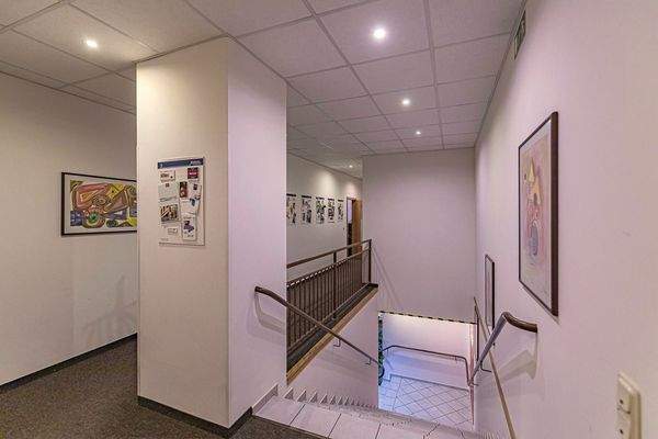 12 Treppe und Gang.jpg