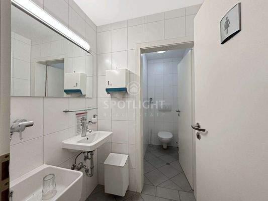 WC für Herren und Damen getr.