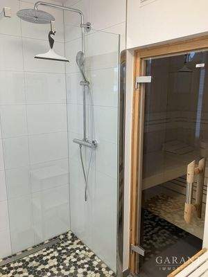 Sauna mit Dusche