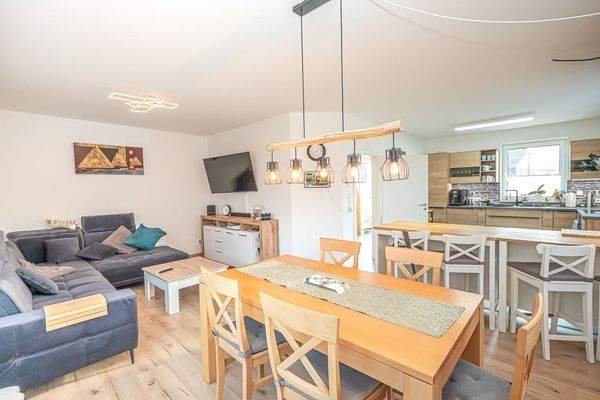 Wohn-/Essbereich mit offener Küche