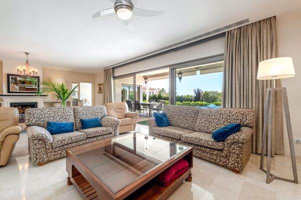 Lichtdurchfluteter Wohnbereich