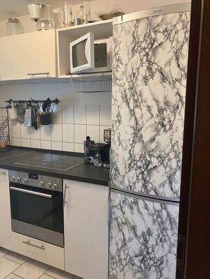 Einbauküche mit Kühlschrank