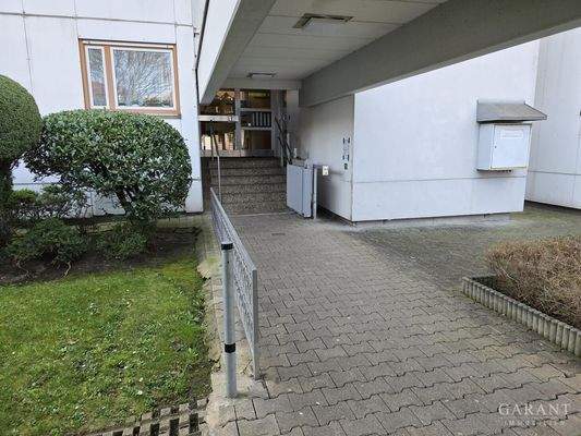 Treppenlift am Hauseingang