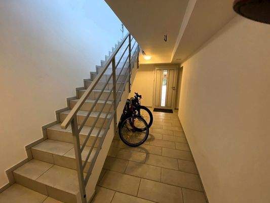 Treppenhaus im KG.jpg