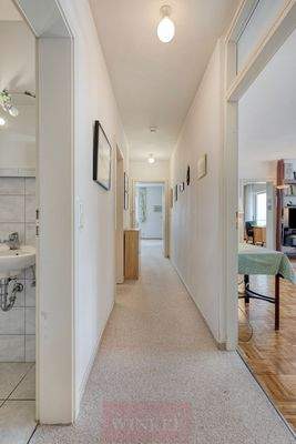 Flur zum Schlafzimmer hin