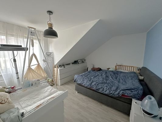 Schlafzimmer DG