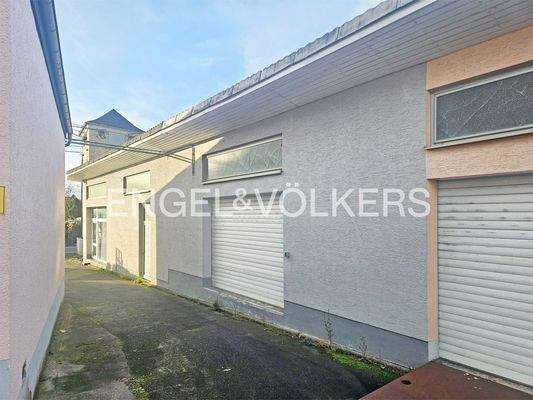 Massives Nebengebäude / Lagerflächen
