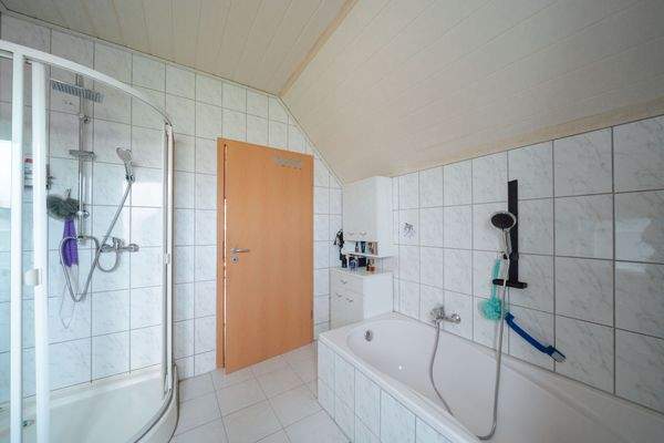 Obergeschoss_Badezimmer_2_Objekt Ichenhausen Oxenbronn