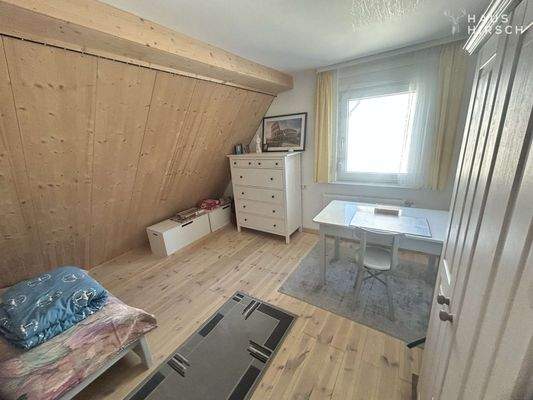 Kinderzimmer, Echtholz-Wandverkleidung