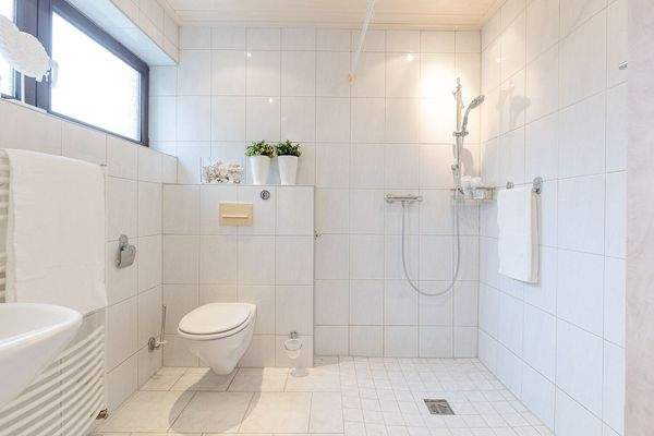 bodentiefes Duschbad