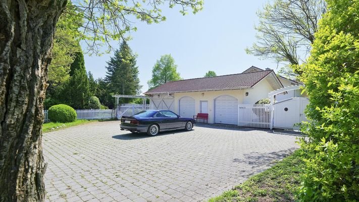Vorplatz / Auffahrt