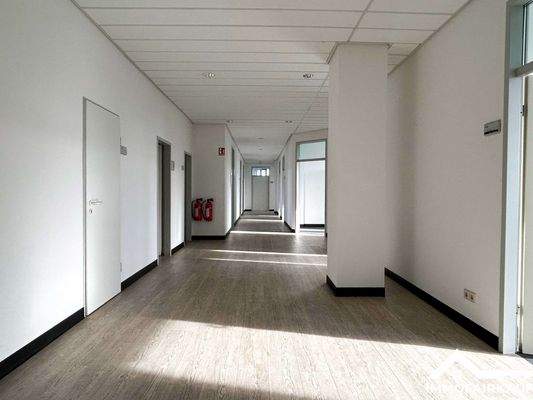 Flur rechter Büroflügel