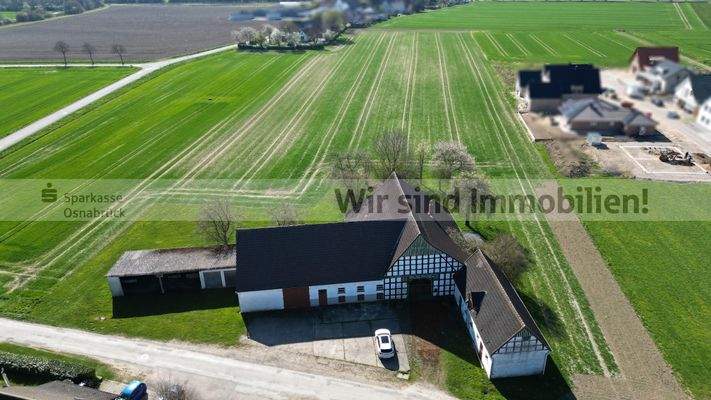 Frontansicht mit Umgebung