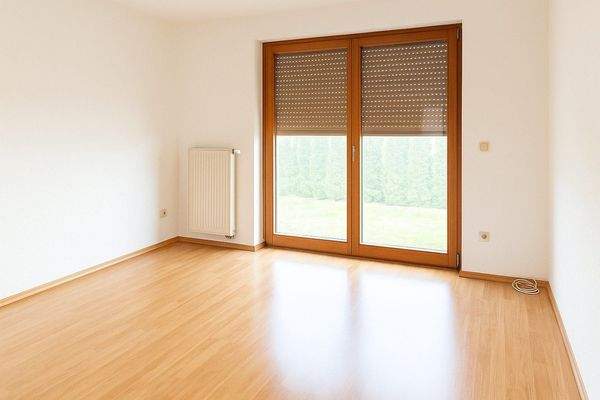 Lichtdurchfluteter Wohntraum mit hochwertiger Rollladenanlage und moderner Wärmversorgung