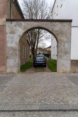 Außenansicht + Grundstück