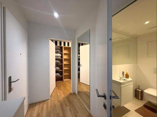 Wohnungseingang / Gästetoilette