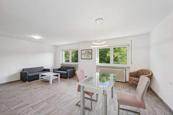 Wohn-/Esszimmer graues Haus