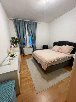 Schlafzimmer  1. OG li möbliert