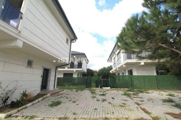 Detached Villas with Private Pools in Silivri Istanbul
