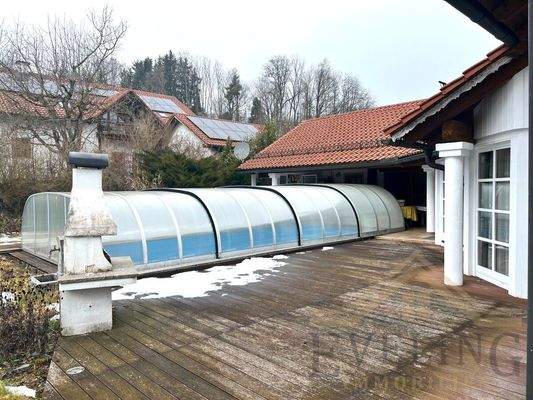 überdachter Außenpool