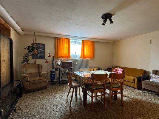 wohlich ausgebauter Kellerraum