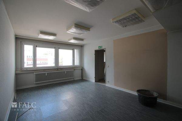 1. OG Büro/Durchgang