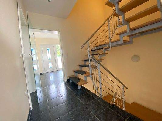 Eingang und Treppenhaus_EG.JPG