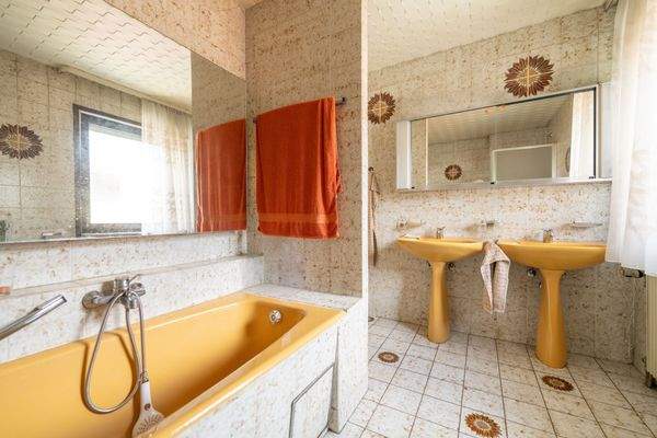 Haus 1 Tageslichtbad mit Wanne