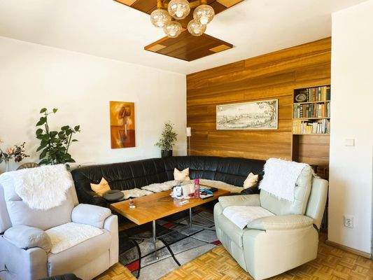 ein offener Wohnraum im Obergeschoss...