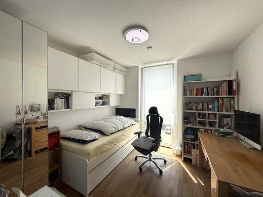 Schlafzimmer 1 von 3