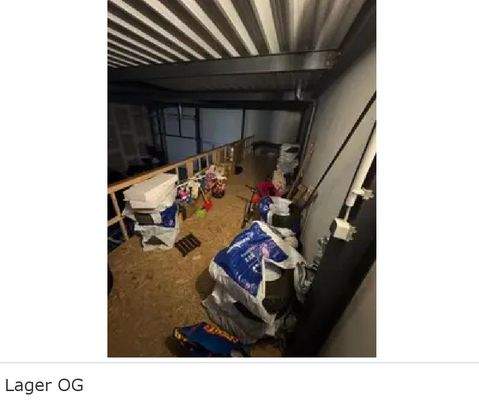 160780378 __ Modernes hochwertiges Büro mit Lagerf