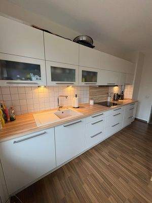 Moderne Küche mit Einbauzeile