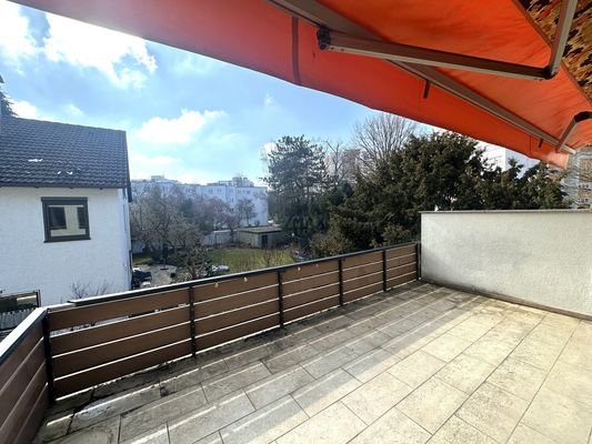 Balkon mit Markise