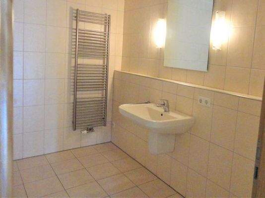 Bad mit Handtuchheizkörper 