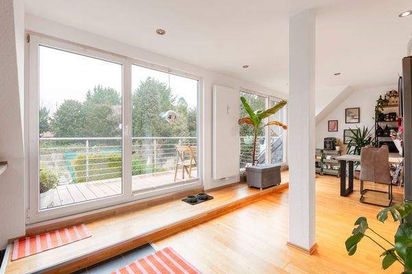 Wohnzimmer im DG mit Balkon