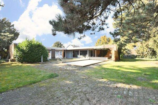 Rückansicht mit Pool