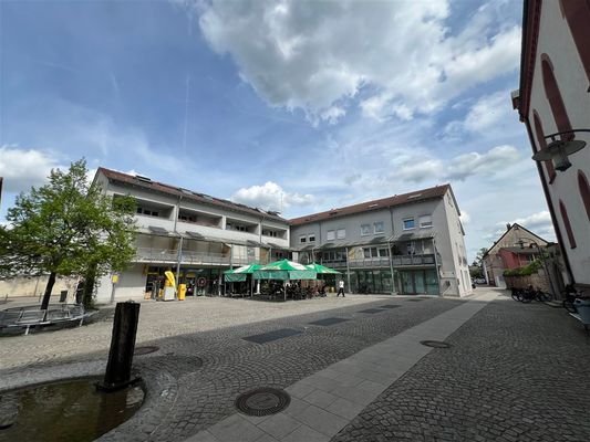 Platz und Terrasse