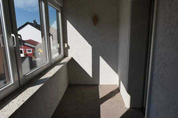 hinter_Ess-Zi_vor_WohnZ.