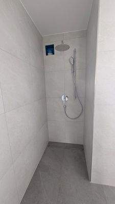Bad - Duschbereich (real)