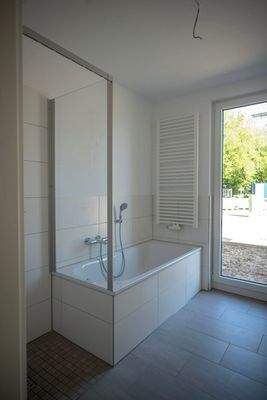 Bsp.Bild Bad mit Wanne & Dusche