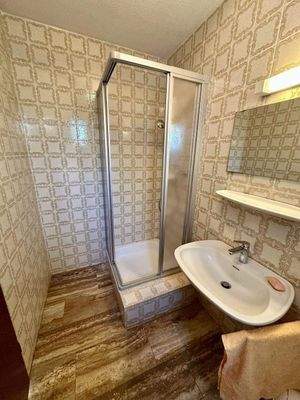 Gästebad mit Dusche