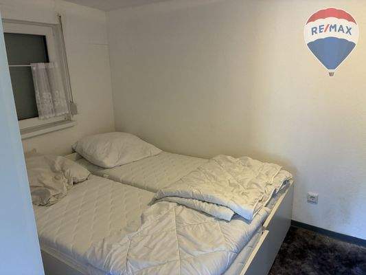 13.  Erstes Schlafzimmer