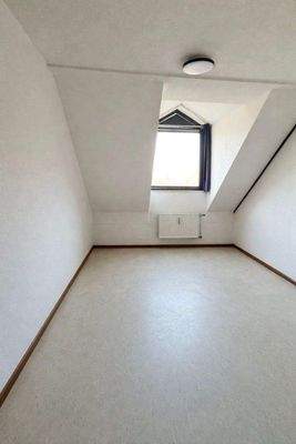 Wohn-Schlafraum leer.jpg